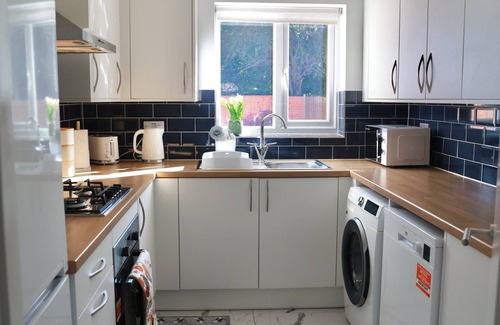 Maidstone Casa | Exquisite 3 Bed Home-Free Parking-Long Stay Discounts
