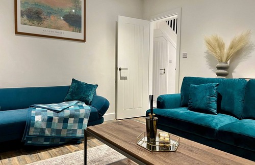 Maidstone Casa | Exquisite 3 Bed Home-Free Parking-Long Stay Discounts