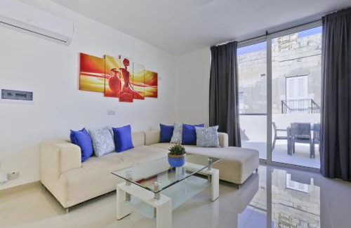 Valletta Apartamento | Exquisite 3-bedroom Duplex Penthouse with Jacuzzi in Valletta Centre