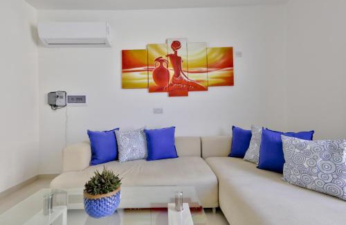 Valletta Apartamento | Exquisite 3-bedroom Duplex Penthouse with Jacuzzi in Valletta Centre