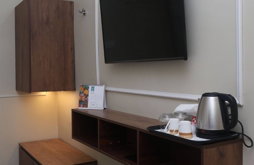 Varanasi Apartamento | Exquisite 3-bedroom House with WiFi, AC in serene Varanasi