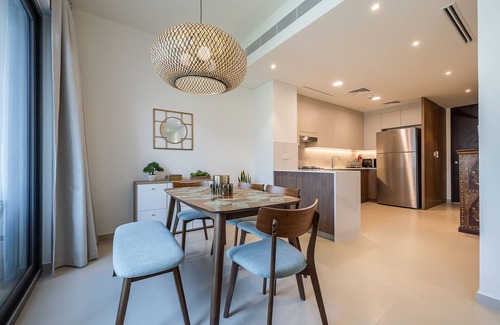 Dubai Chalet De Esquí | Exquisite 3-Bedroom Villa in Tilal Al Ghaf with Private Garden and Modern Amenities I B329