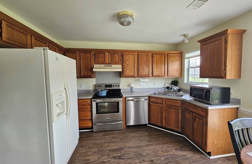 Davis Lake - Eastfield Casa | Exquisite 3 BR - 4 Bed/ 2.5 bath/Workspace/Bonus Room/ 8 Guests Family Friendly