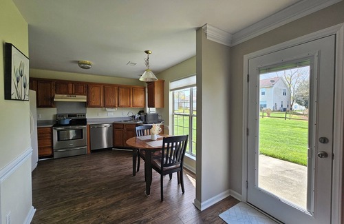 Davis Lake - Eastfield Casa | Exquisite 3 BR - 4 Bed/ 2.5 bath/Workspace/Bonus Room/ 8 Guests Family Friendly