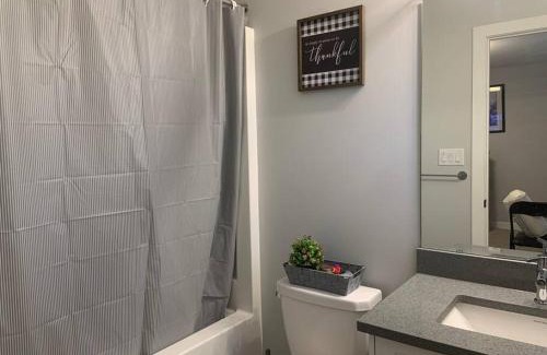 Regina Apartamento | Exquisite 3 BR Villa with Double Garage-King Bed
