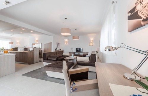Debeljak Villa | Exquisita villa de 4 dormitorios para 8 personas con piscina climatizada cerca de Zadar
