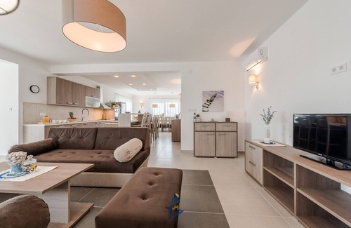 Debeljak Villa | Exquisita villa de 4 dormitorios para 8 personas con piscina climatizada cerca de Zadar