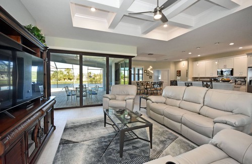Pine Valley Casa | Exquisite 4 bedroom, 3 bathroom home, built in 2020, overlooking a canal in Rotonda West.