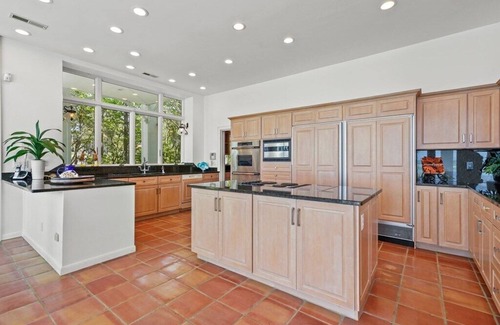 Davis Wharf Casa | Exquisite 4 bedroom, 3 and a half bath Georgian Estate Home on the Beach!
