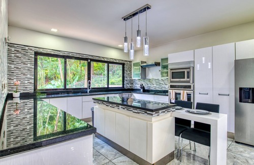 Escazú Casa | Exquisite 7-Bedroom Mansion in Escazú featuring Heated Pool, Jacuzzi, & Full AC.