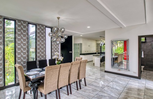 Escazú Casa | Exquisite 7-Bedroom Mansion in Escazú featuring Heated Pool, Jacuzzi, & Full AC.