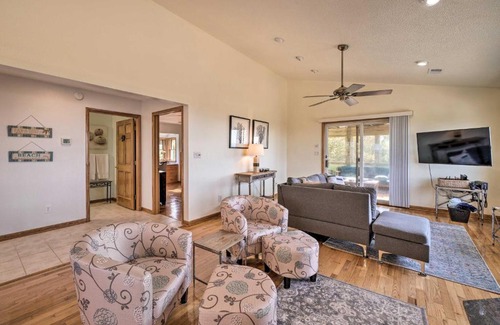 Buxton Apartamento | Exquisite Buxton Apt with 2 Decks and Water View!