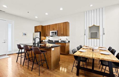East Market District Apartamento | Exquisite Condo with Views in Trendy NuLu District