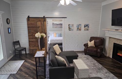 Combine Casa | Exquisite Country Guest House with POOL & HOT TUB