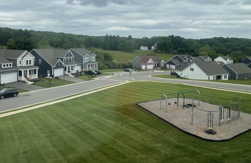 Christiansburg Casa | Exquisite Elegance Townhouse