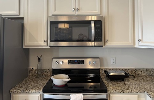Christiansburg Casa | Exquisite Elegance Townhouse