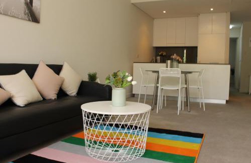 Lane Cove North Apartamento | Exquisite Family Home +Parking, Close to CBD