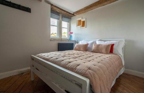 Bradford-on-Avon Casa | Exquisite Historic Hideaway