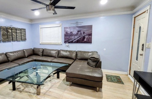 Westland Casa | Exquisite Home with unique decor and furnishing -10 mins from airport
