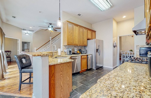 Midlothian Casa | Exquisite home with pool, patio, enclosed yard, full kitchen, central AC & W/D