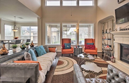 Katy Casa | Exquisite Katy Retreat w/ Yard + Theater Room!