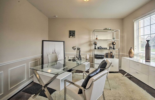 Katy Casa | Exquisite Katy Retreat w/ Yard + Theater Room!