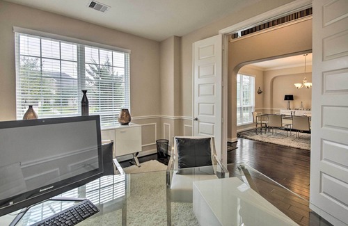Katy Casa | Exquisite Katy Retreat w/ Yard + Theater Room!