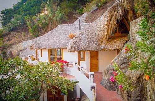 Jaibalito Villa | Exquisita villa frente al lago: ensenada privada, sauna, horno de pizza, kayaks, SUPs