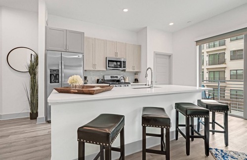 Greenway Plaza-Upper Kirby Apartamento | Exquisite Luxe Flat- Sleeps 8 near Houston Rodeo & Final Four