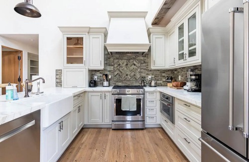 Woodside Casa | Exquisite luxury executive 3-suite cottage