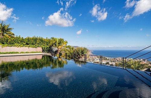 Santo Antonio Villa | Exquisita Villa Madeira | Villa Funchal Luz | 5 habitaciones | Piscina climatizada | Vistas al mar |