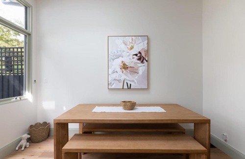 Newtown Casa | Exquisite Modern 3 Bed Home in Newtown w Parking
