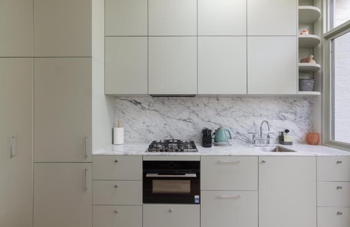 Newtown Casa | Exquisite Modern 3 Bed Home in Newtown w Parking