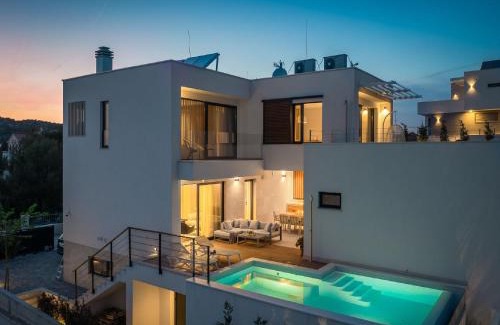 Jezera Villa | Exquisite Murter Villa Villa Luxor 4 Bedrooms Heated Pool & Spa & Gym Jezera