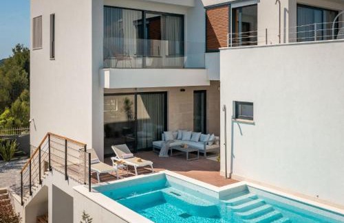 Jezera Villa | Exquisite Murter Villa Villa Luxor 4 Bedrooms Heated Pool & Spa & Gym Jezera