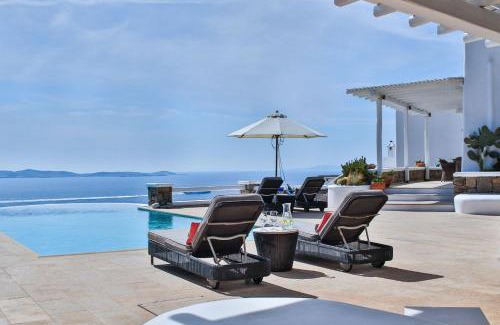 Faros Armenistis Villa | Exquisite Mykonos Villa - Villa Lakima - 6 Bedroom - Infinity Pool - Panoramic Sea And Sunset View - Pool Bar