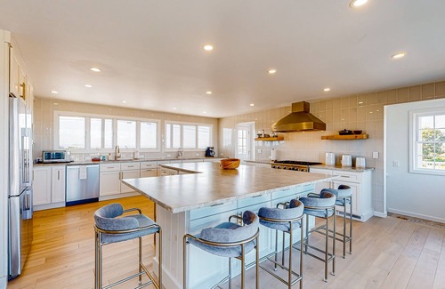 Rye Casa | Exquisite oceanfront home with fireplace, balcony, AC & W/D