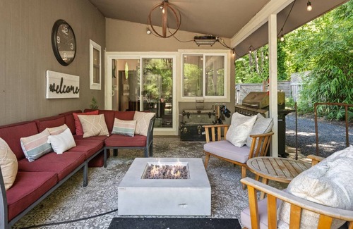Garden Home-Whitford Casa | Exquisite Single Level Getaway, Pet Friendly, Gorgeous Outdoor Seating Area, Game Room, Toys, BBQ
