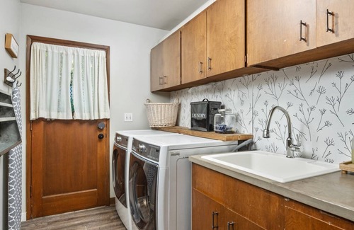 Garden Home-Whitford Casa | Exquisite Single Level Getaway, Pet Friendly, Gorgeous Outdoor Seating Area, Game Room, Toys, BBQ