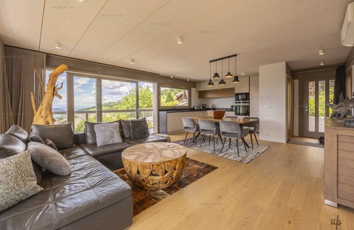 Rovagny Apartamento | Exquisite UBAC Apartment with Swimming Pool, Offering Breathtaking Views of the Lake and Mountains"