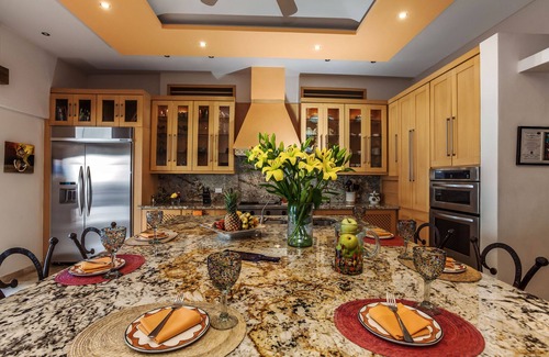 Conchas Chinas Villa | Exquisita villa, majestuosas vistas, ideal para familias, amigos y reuniones