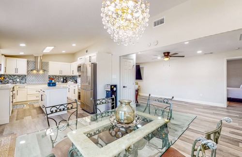Quinlan Casa | Exquisite Waterfront - New Construction w/ Kitchen