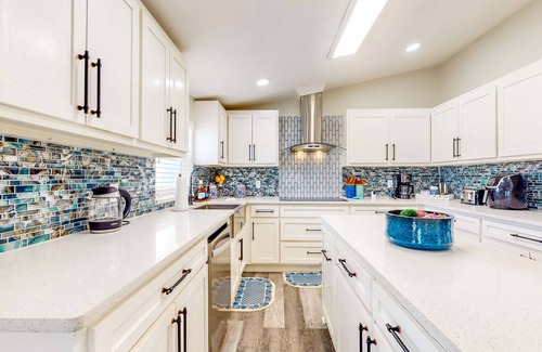 Quinlan Casa | Exquisite Waterfront - New Construction w/ Kitchen