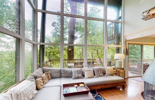 Gainesville Casa | Exquisite waterfront home with balcony, fireplace, W/D, & dog-friendly