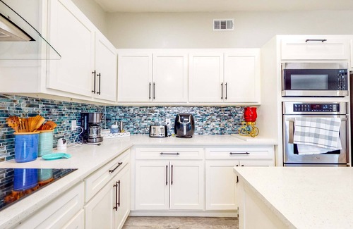 Quinlan Casa | Exquisite waterfront home with new construction