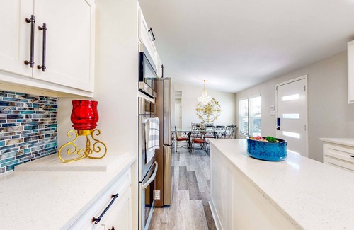 Quinlan Casa | Exquisite waterfront home with new construction