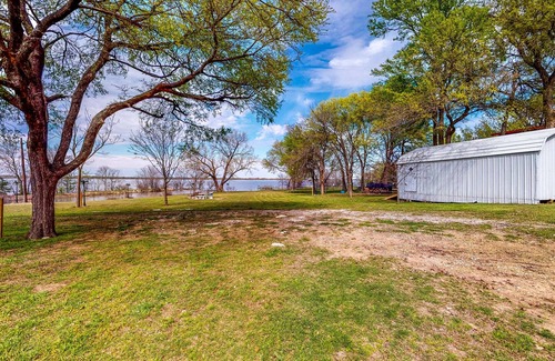 Quinlan Casa | Exquisite Waterfront - New Construction w/ Kitchen