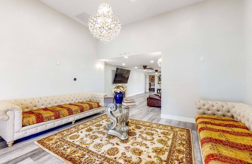 Quinlan Casa | Exquisite Waterfront - New Construction w/ Kitchen