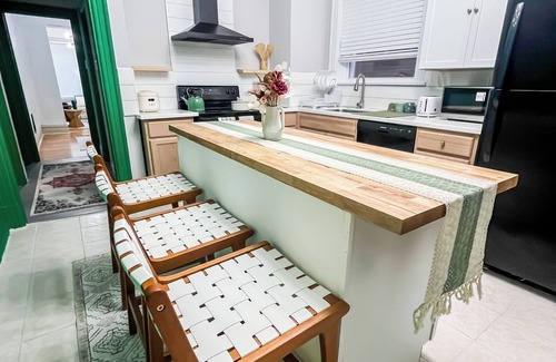 Tower Grove East Casa | Exqusite Emerald