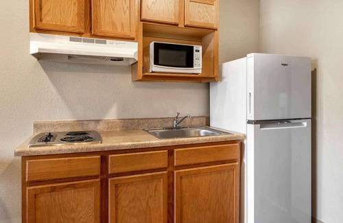 Greenwich Hotel | Extended Stay America Select Suites - Wichita - North
